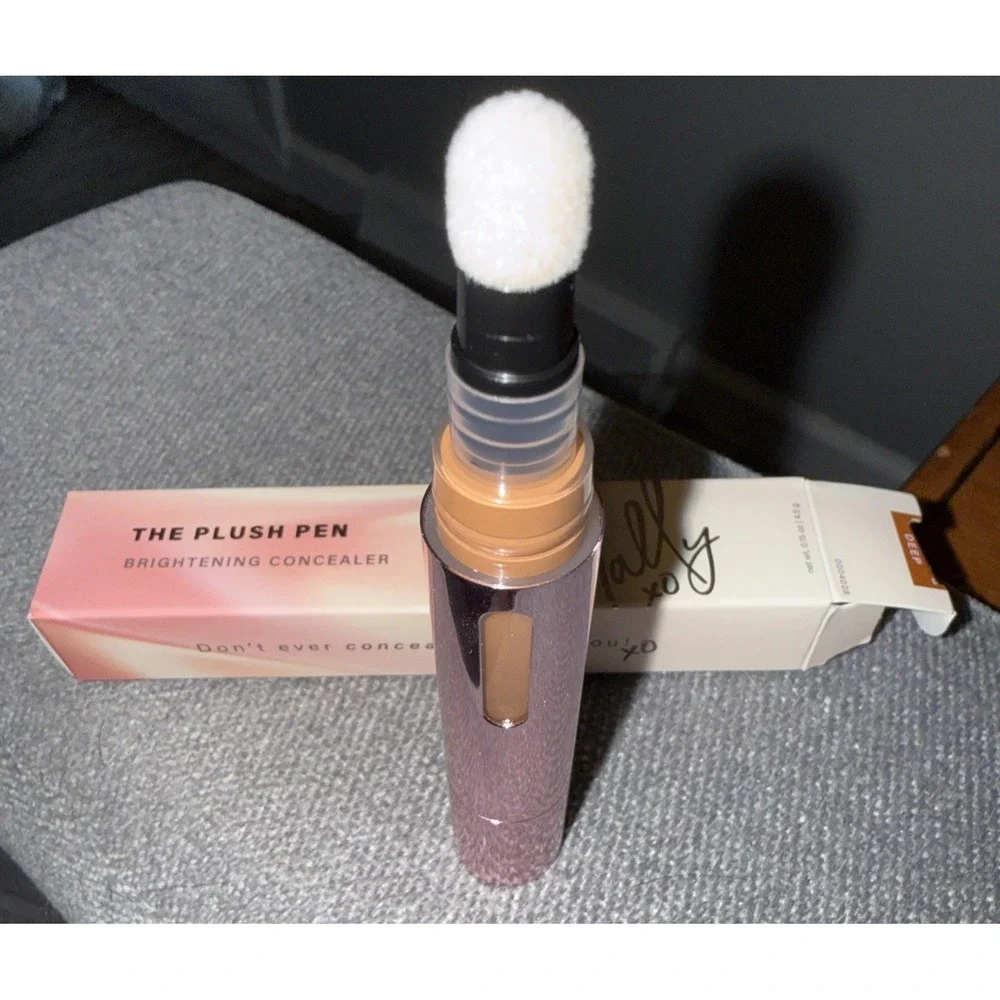 Mally XO The‎ Plush Pen Brightening Concealer Deep 0.15 oz NIB